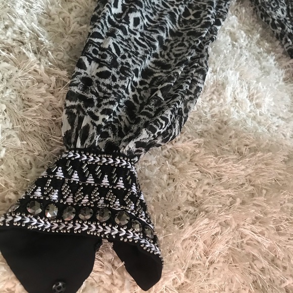 Women’s size small black and white shirt - Picture 1 of 6
